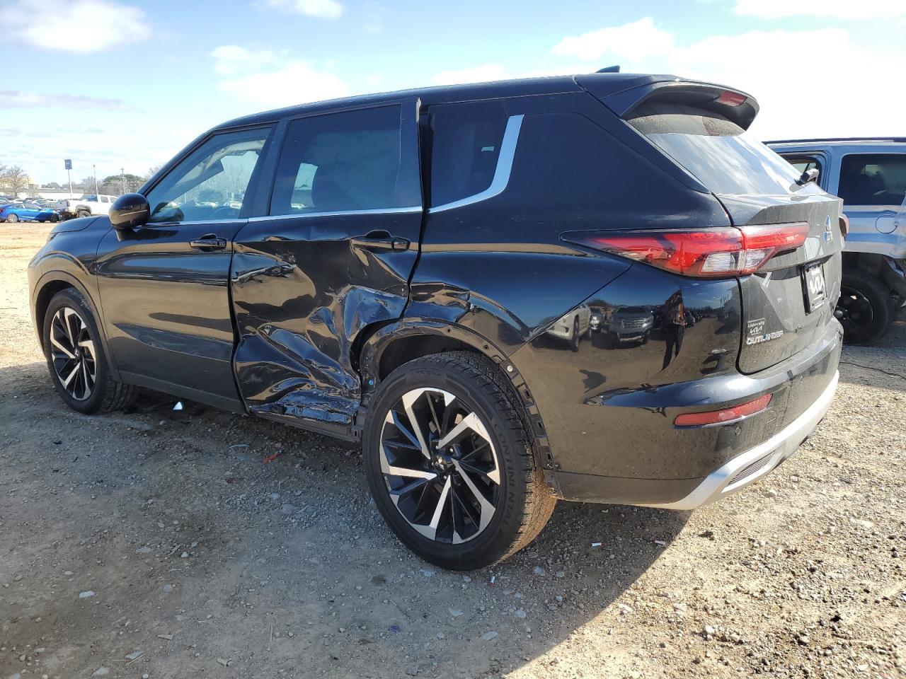 2023 Mitsubishi Outlander Se - Image 2