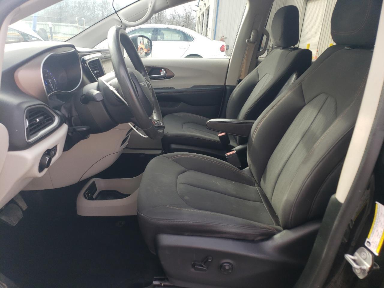 2018 Chrysler Pacifica Lx - Image 7