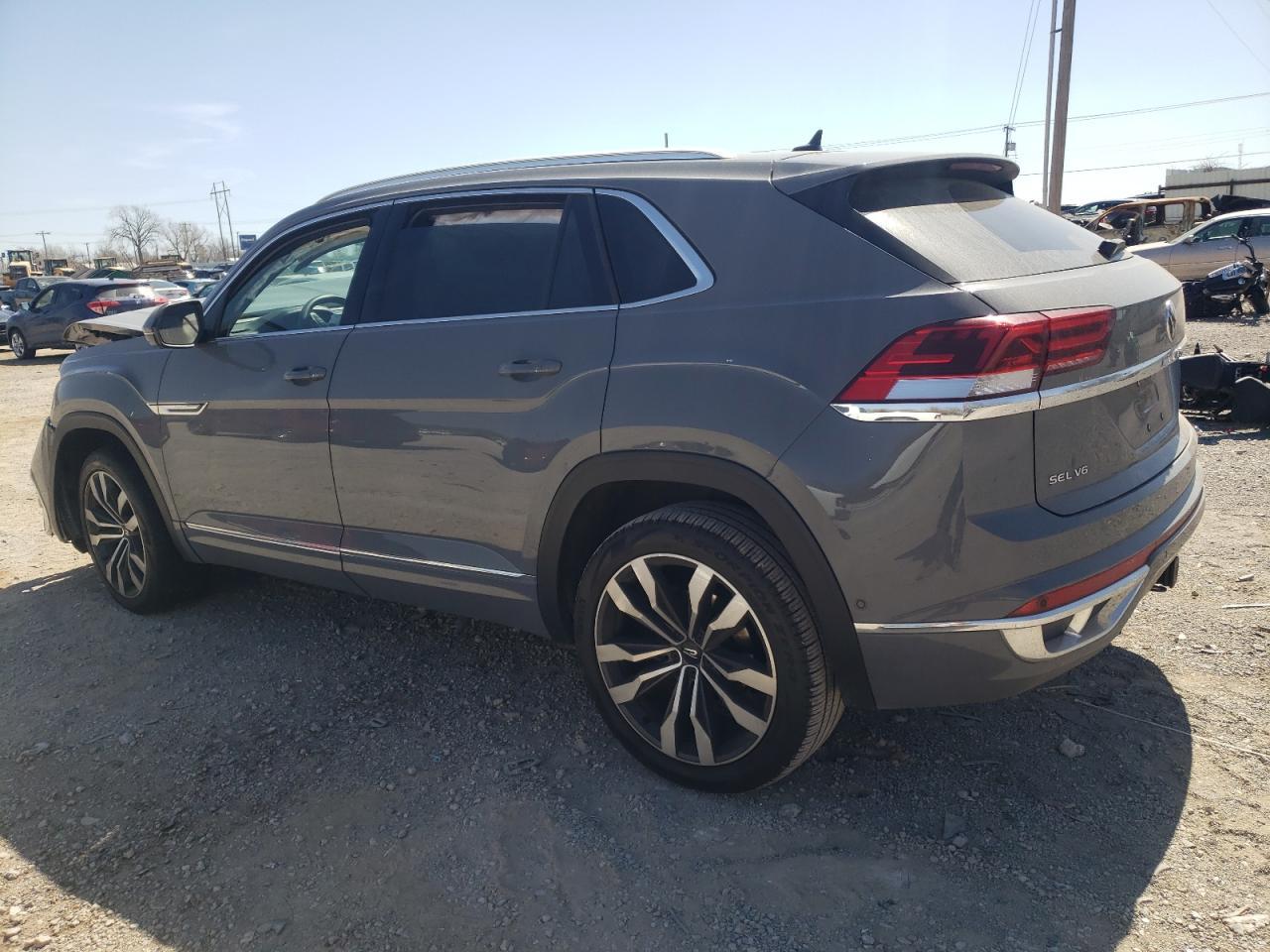 2023 Volkswagen Atlas Cross Sport Sel Premium R-Line - Image 2