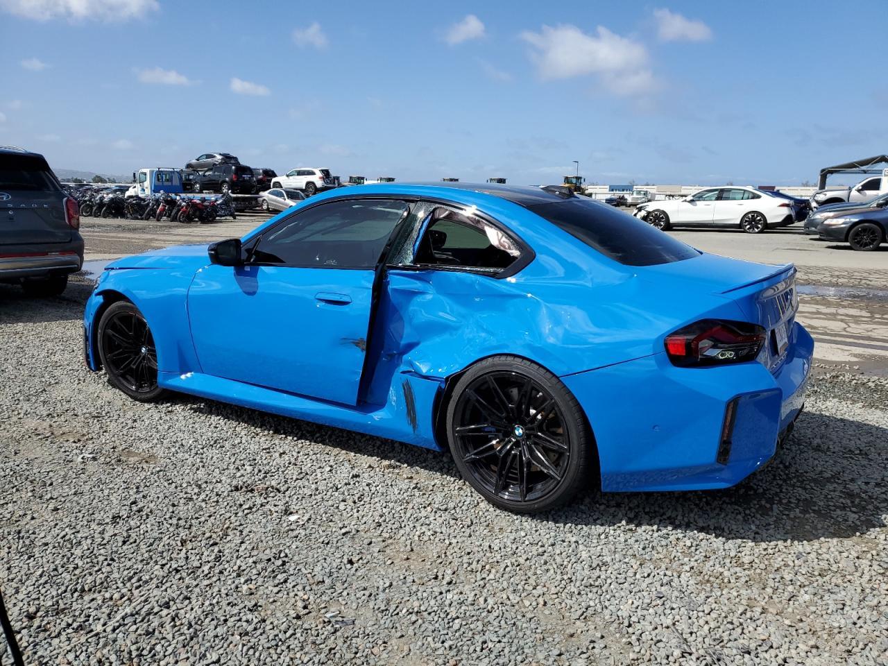 2025 BMW M2 - Фото 2