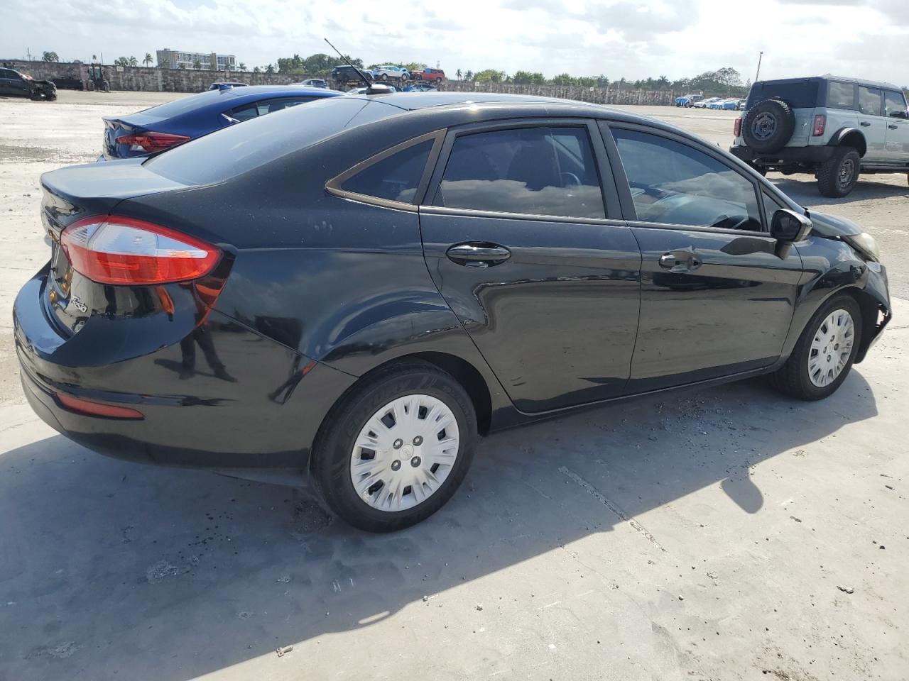 2016 Ford Fiesta S - Фото 3