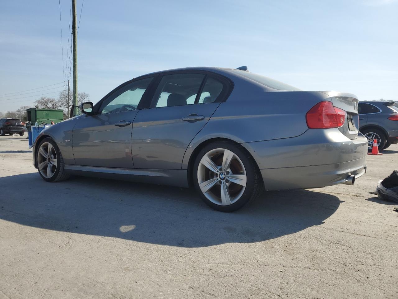 2011 BMW 335 I - Фото 2