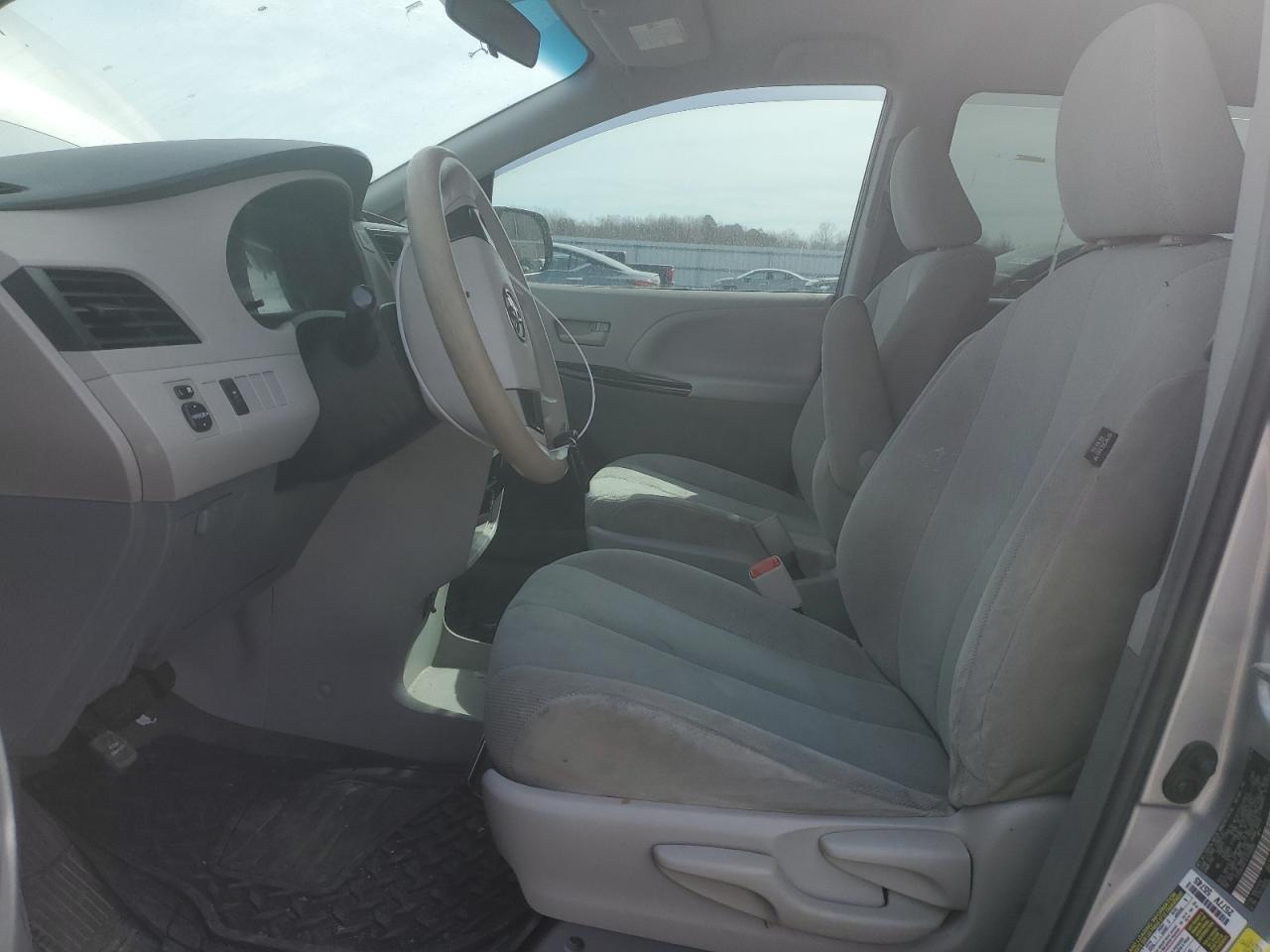2014 Toyota Sienna - Фото 7