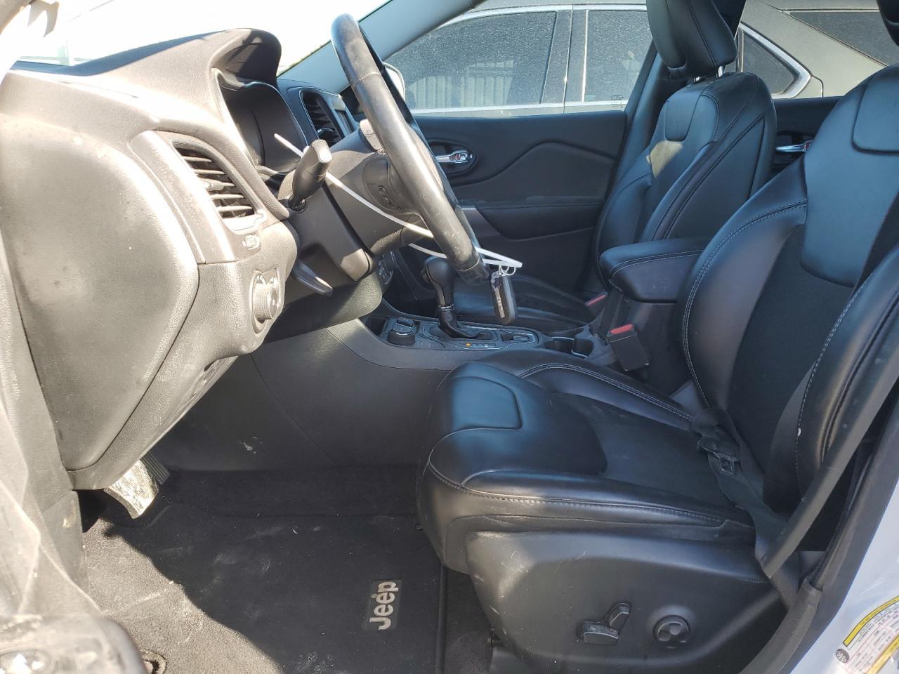 2019 Jeep Cherokee Latitude Plus - Image 7