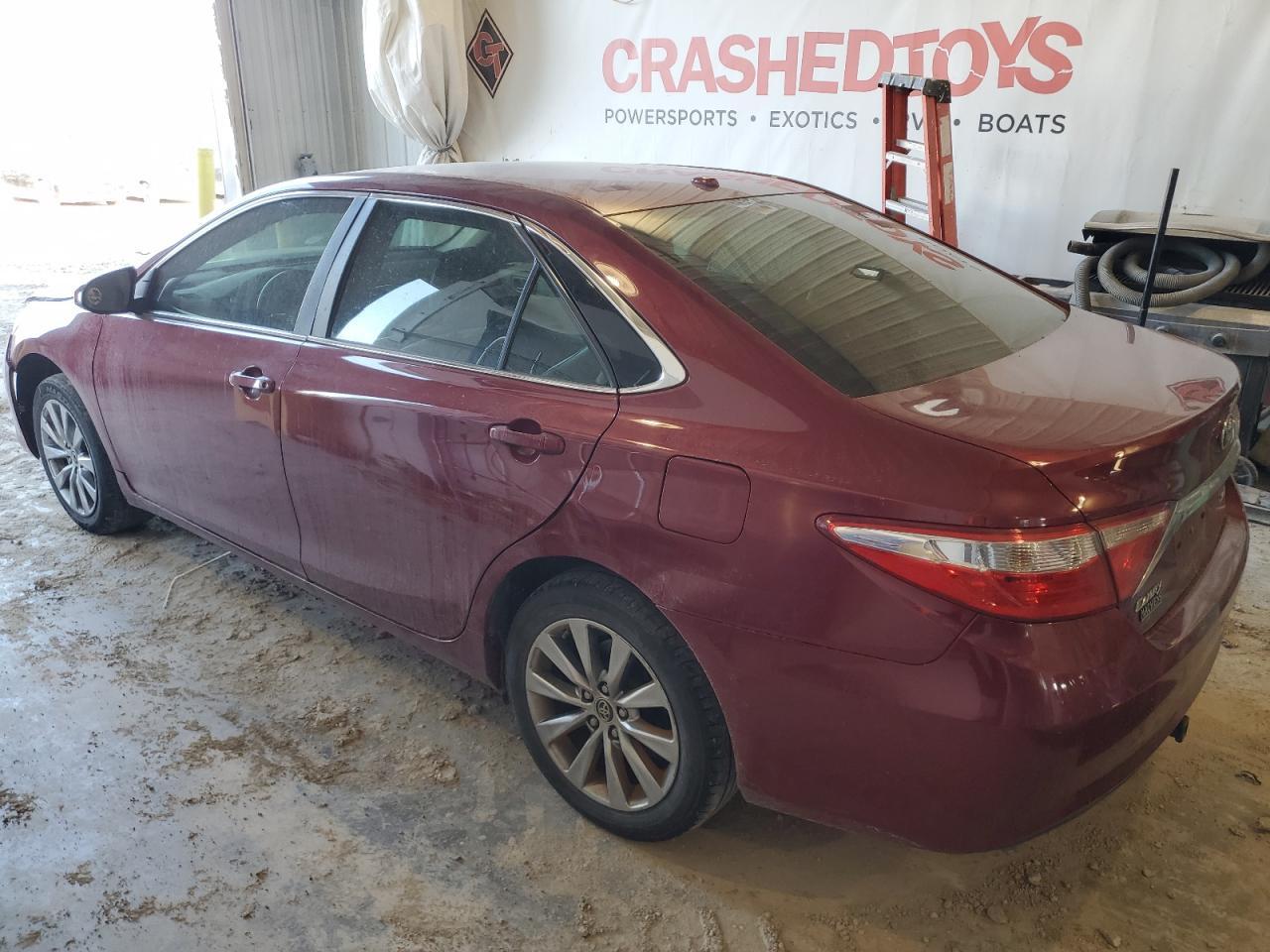 2015 Toyota Camry Le - Фото 2