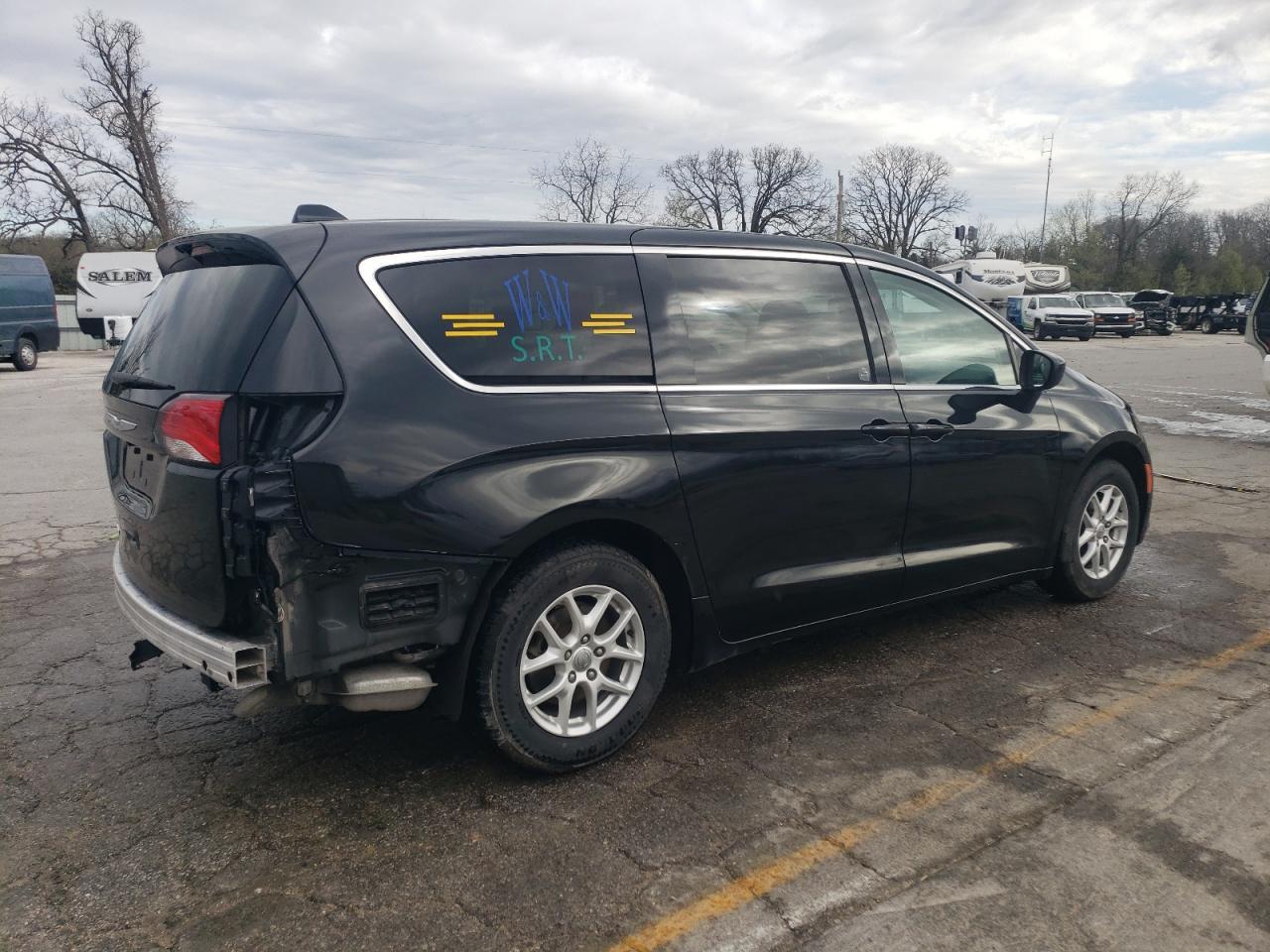 2018 Chrysler Pacifica Lx - Image 3