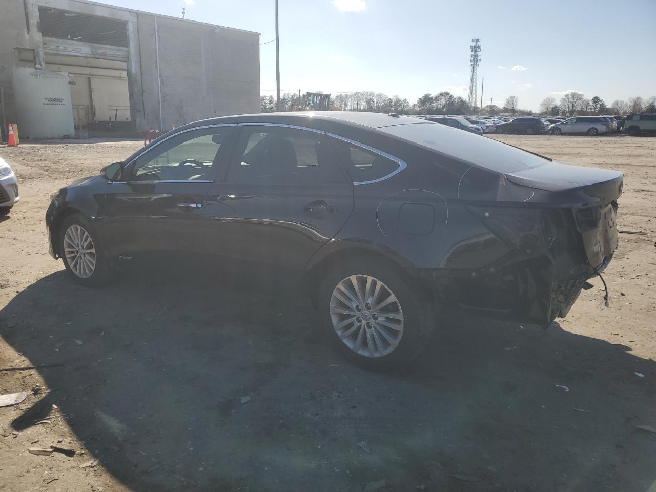 2015 Toyota Avalon Hybrid - Image 2