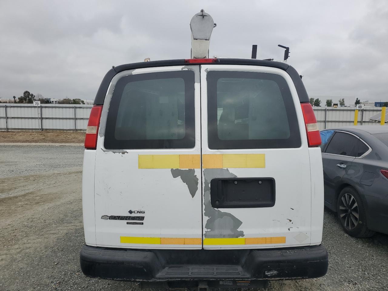 2012 Chevrolet Express G2500 - Image 6