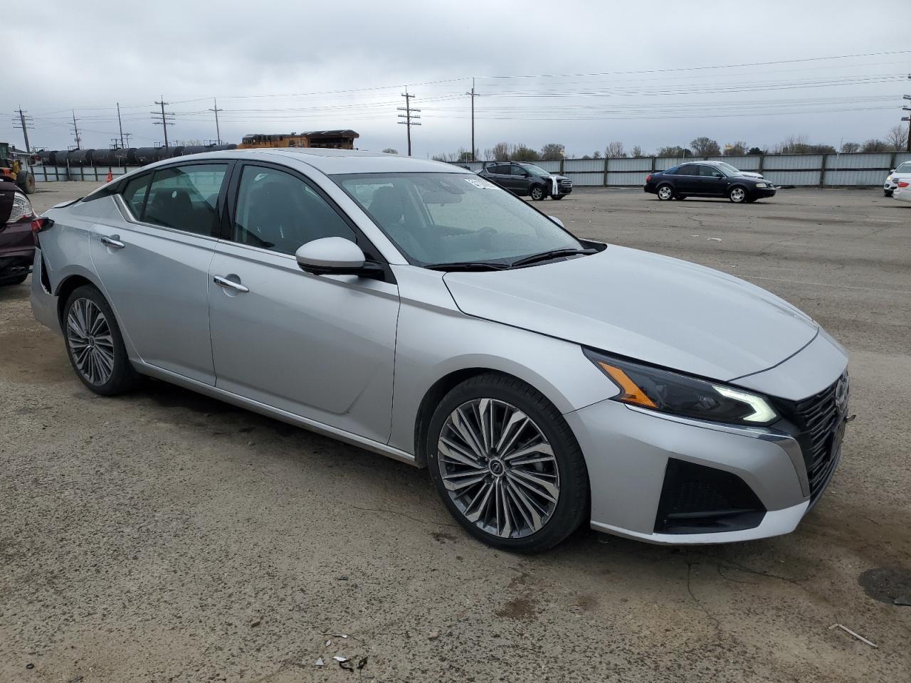 2023 Nissan Altima Sl - Image 4