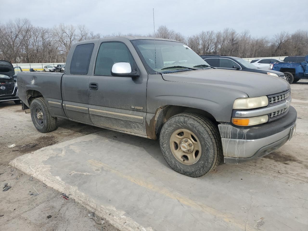2002 Chevrolet Silverado C1500 - Image 4