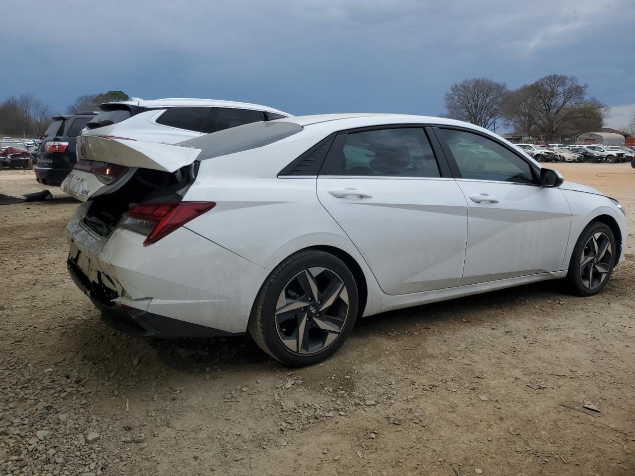 2023 Hyundai Elantra Limited - Image 3