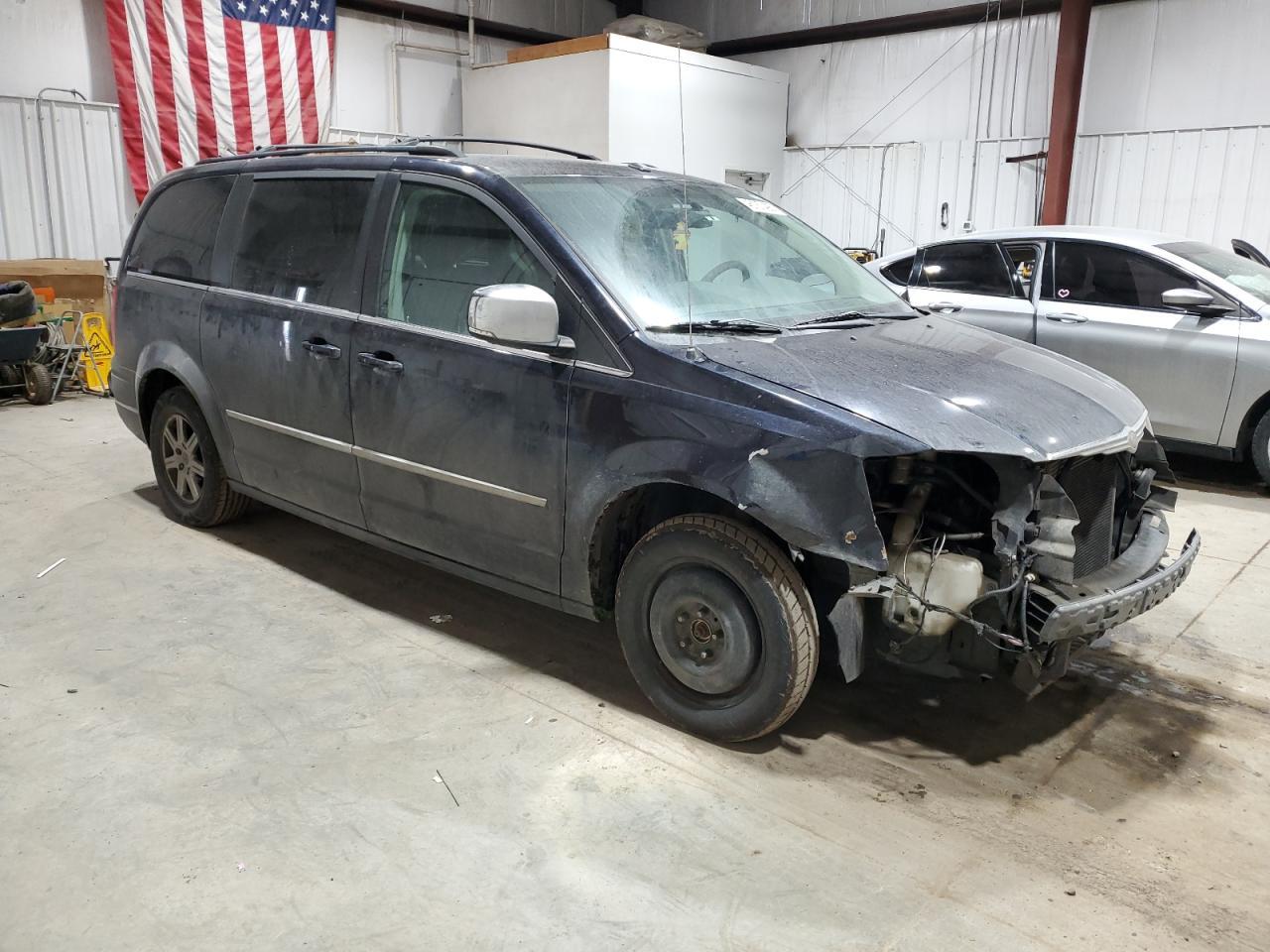 2010 Chrysler Town & Country Touring - Фото 4