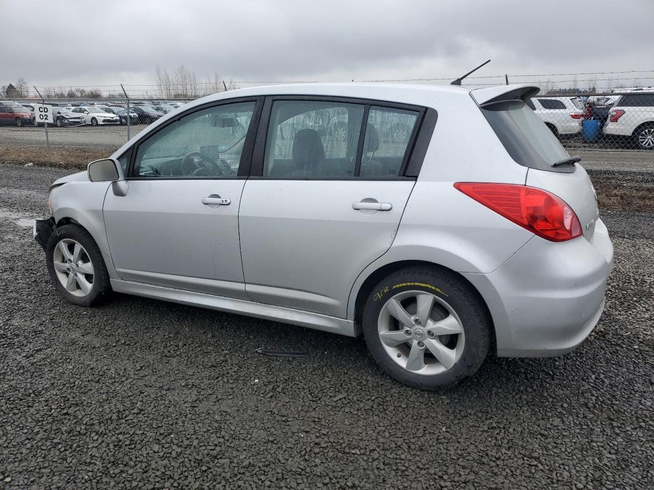2011 Nissan Versa S - Фото 2