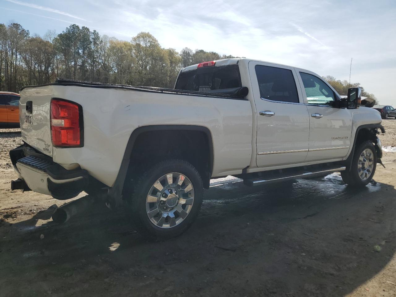 2019 GMC Sierra K2500 Denali - Image 3