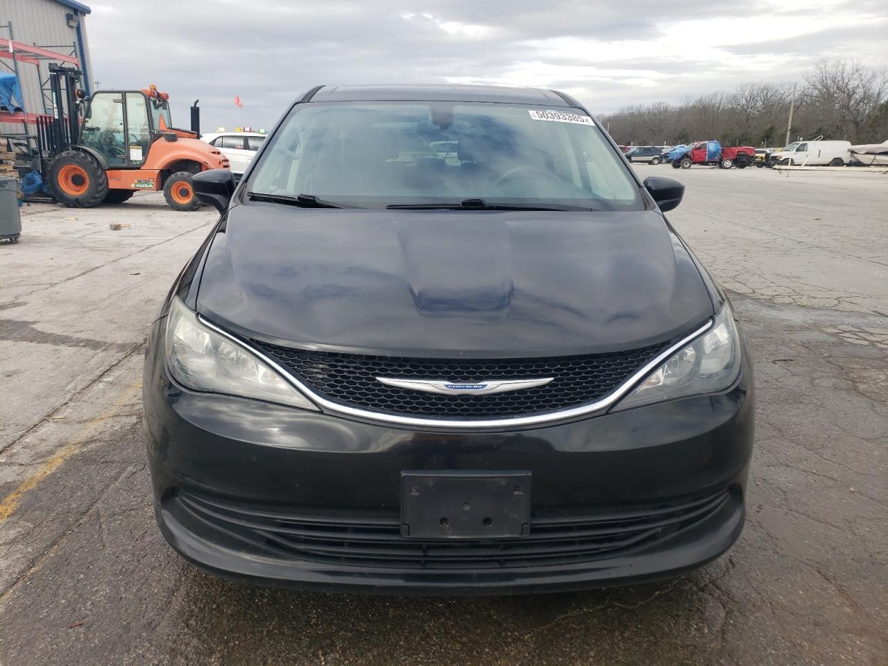 2018 Chrysler Pacifica Lx - Image 5