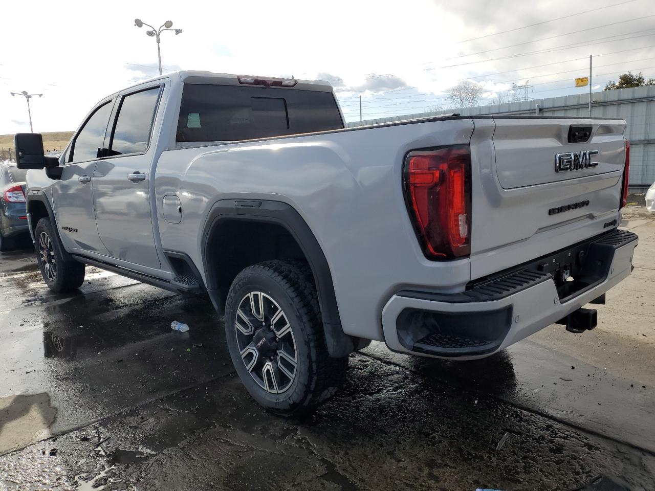 2022 GMC Sierra K3500 At4 - Фото 2