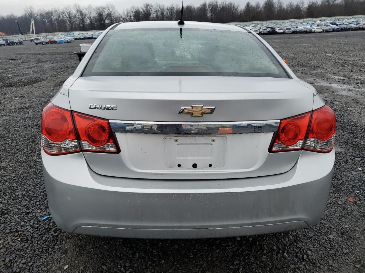 2011 Chevrolet Cruze Ls - Image 6