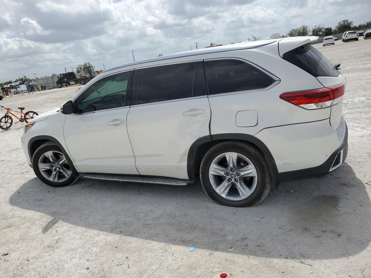 2017 Toyota Highlander Limited - Фото 2