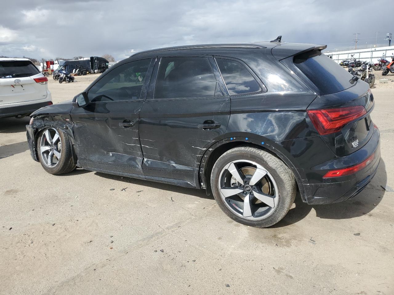 2022 Audi Q5 Premium Plus 45 - Фото 2