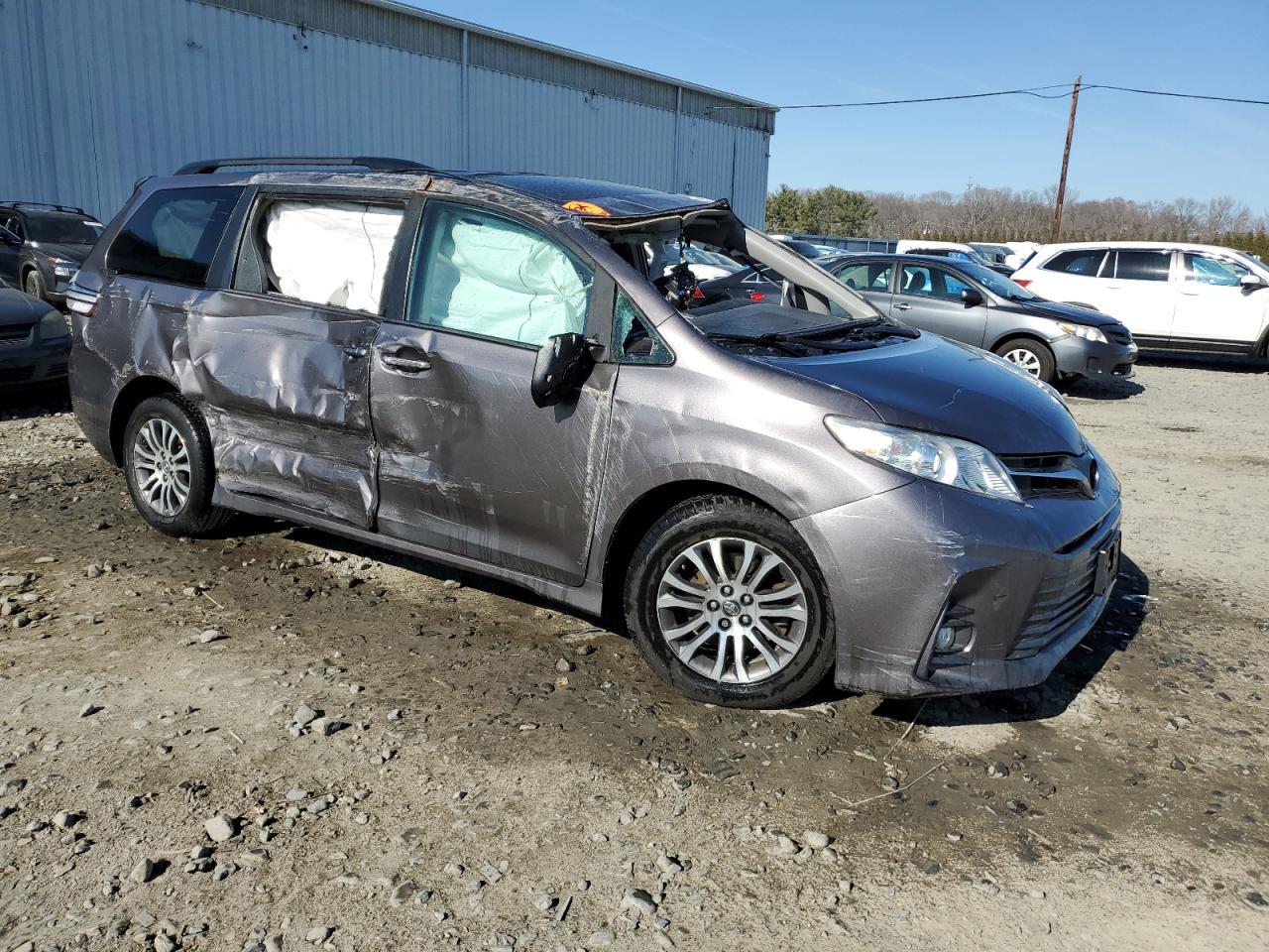 2019 Toyota Sienna Xle - Image 4