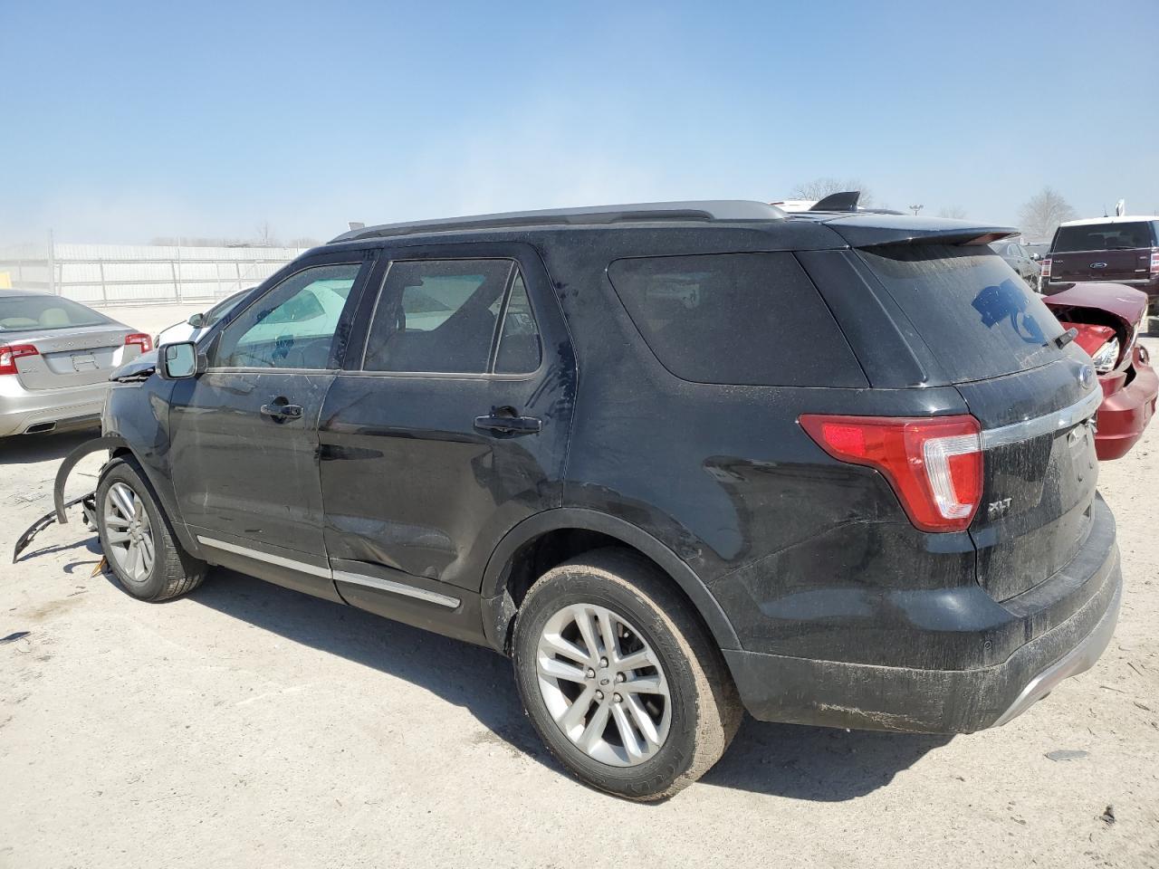 2017 Ford Explorer Xlt - Фото 2