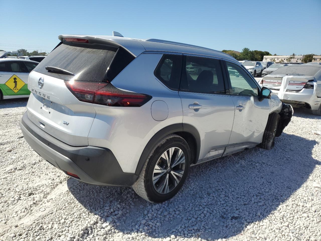 2021 Nissan Rogue Sv - Image 3