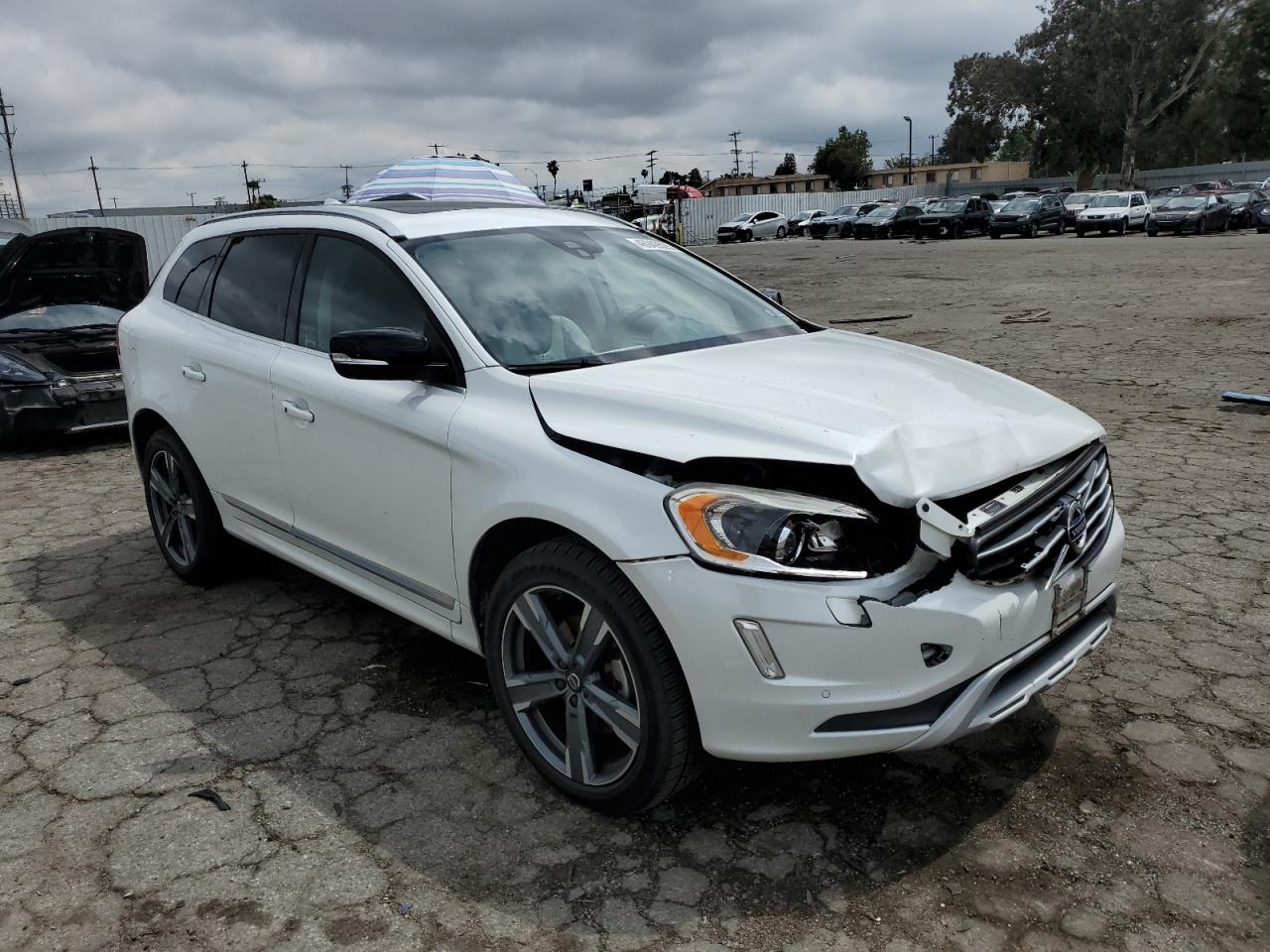 2017 Volvo Xc60 T6 Dynamic - Фото 4