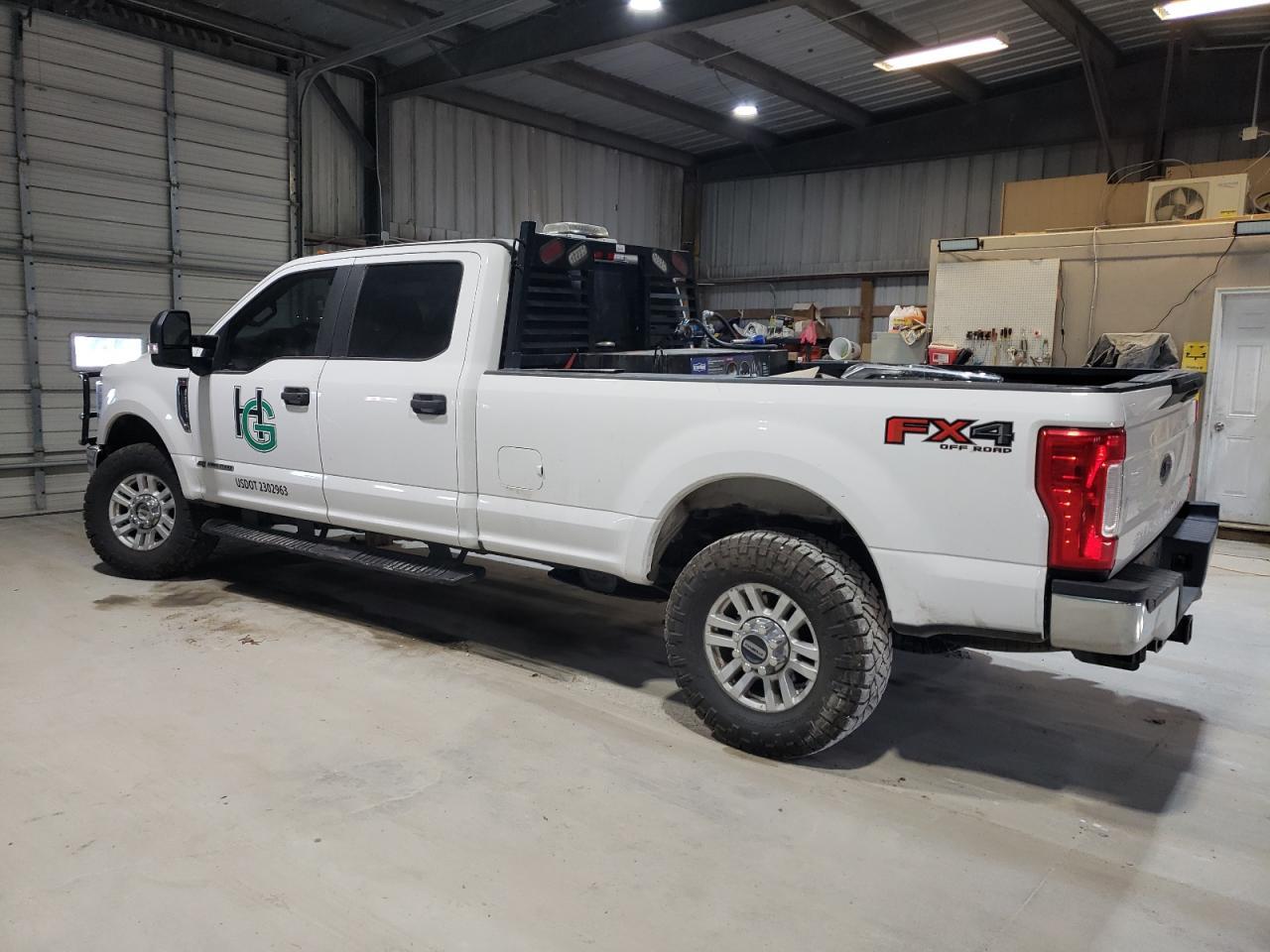 2019 Ford F350 Super Duty - Фото 2