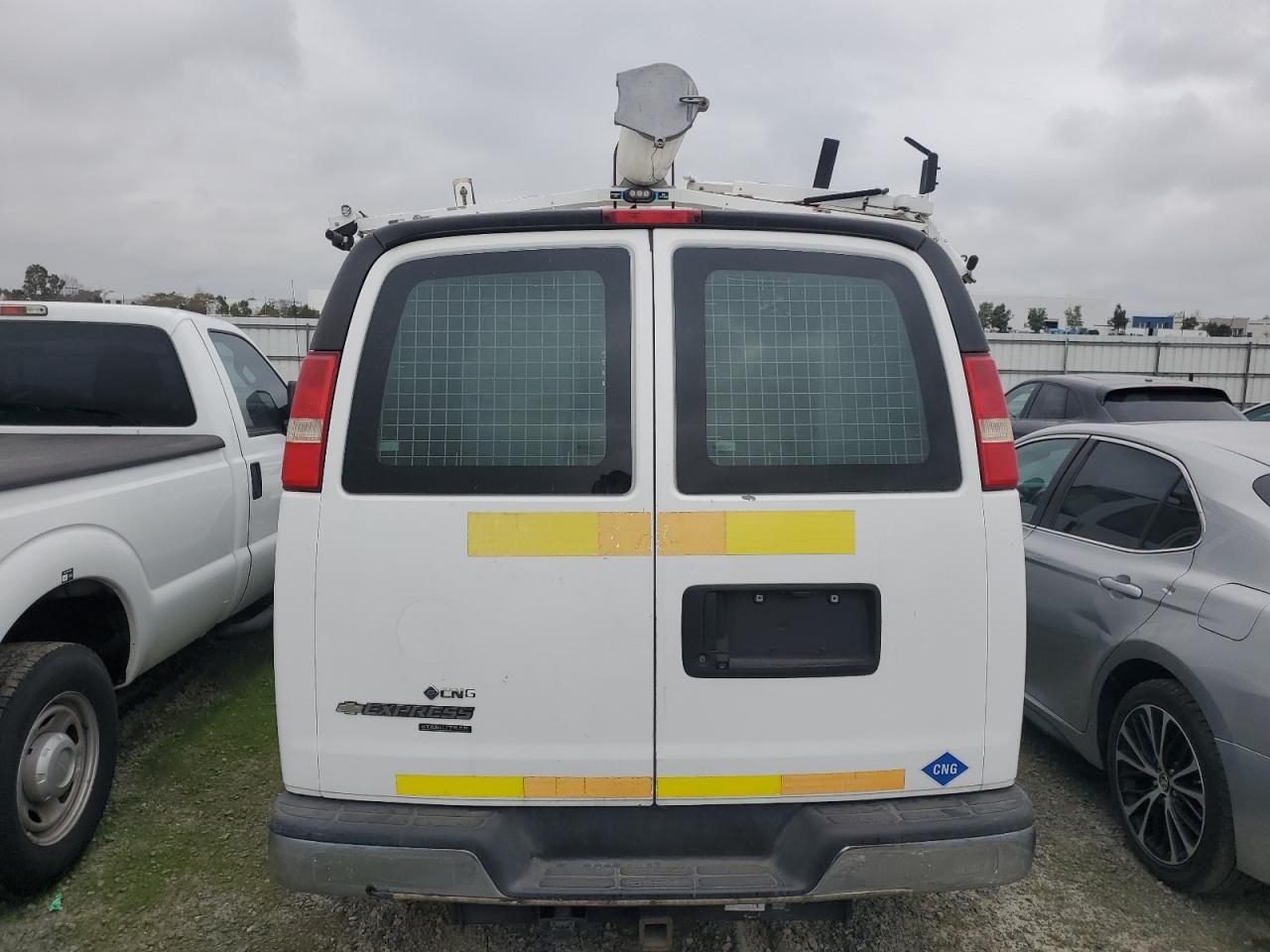 2014 Chevrolet Express G2500 - Image 6