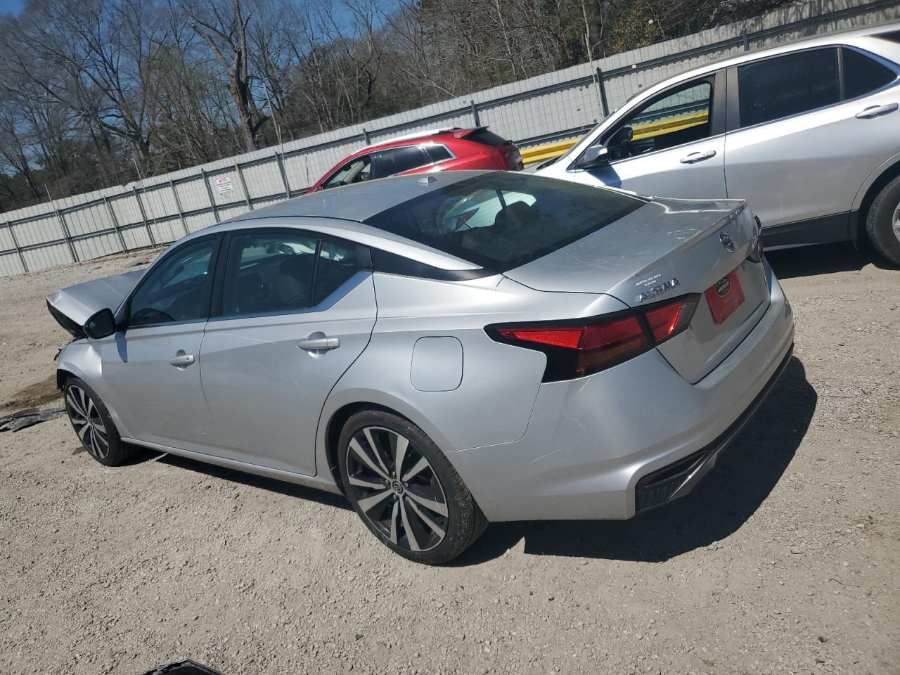 2019 Nissan Altima Sr - Фото 2