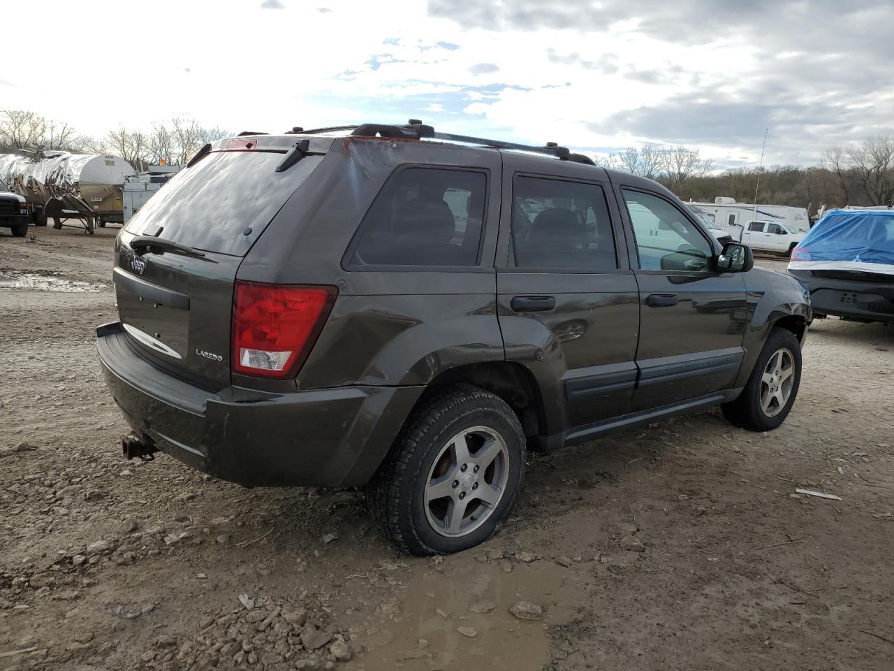 2005 Jeep Grand Cherokee Laredo - Image 3