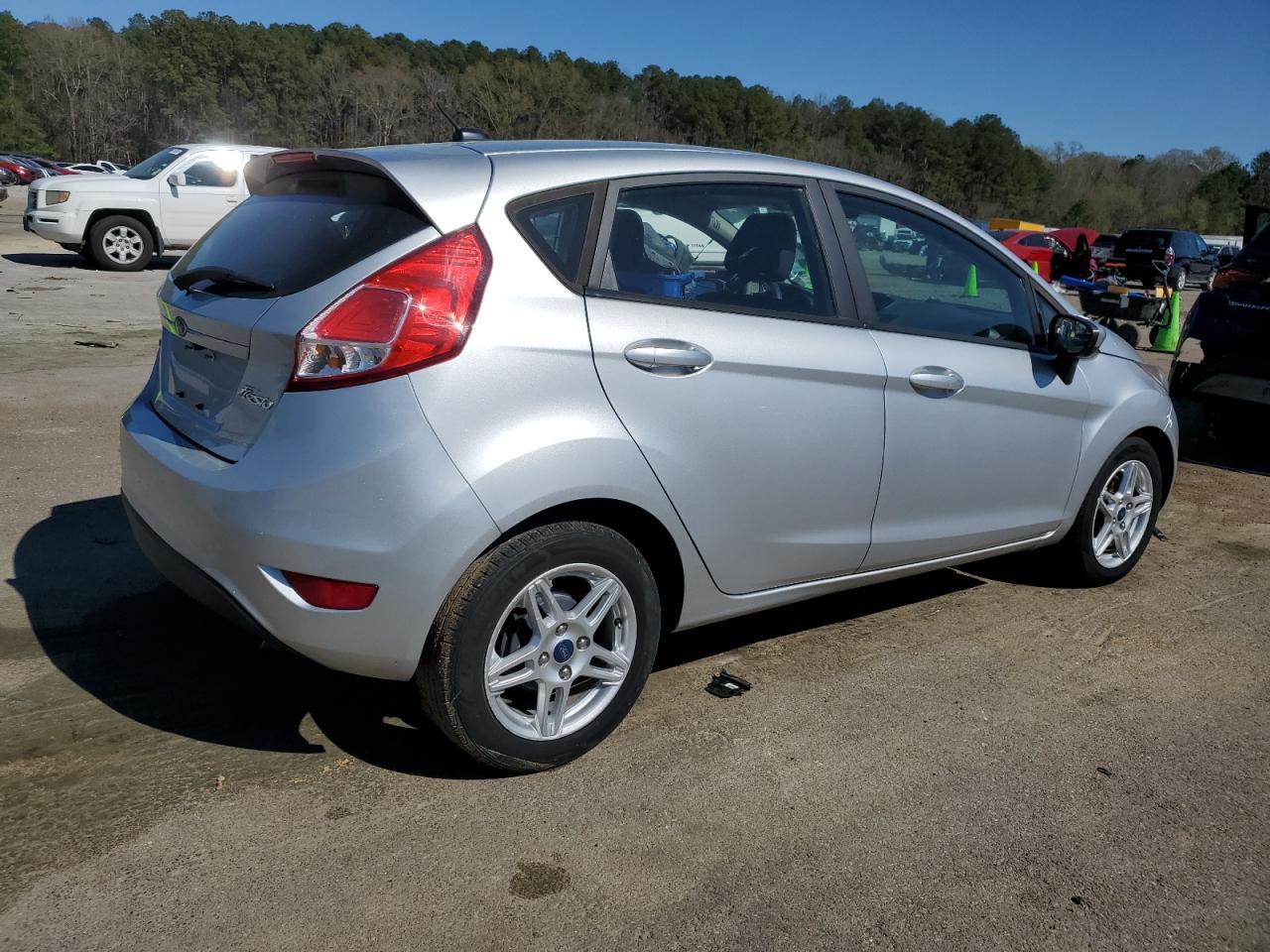 2018 Ford Fiesta Se - Фото 3