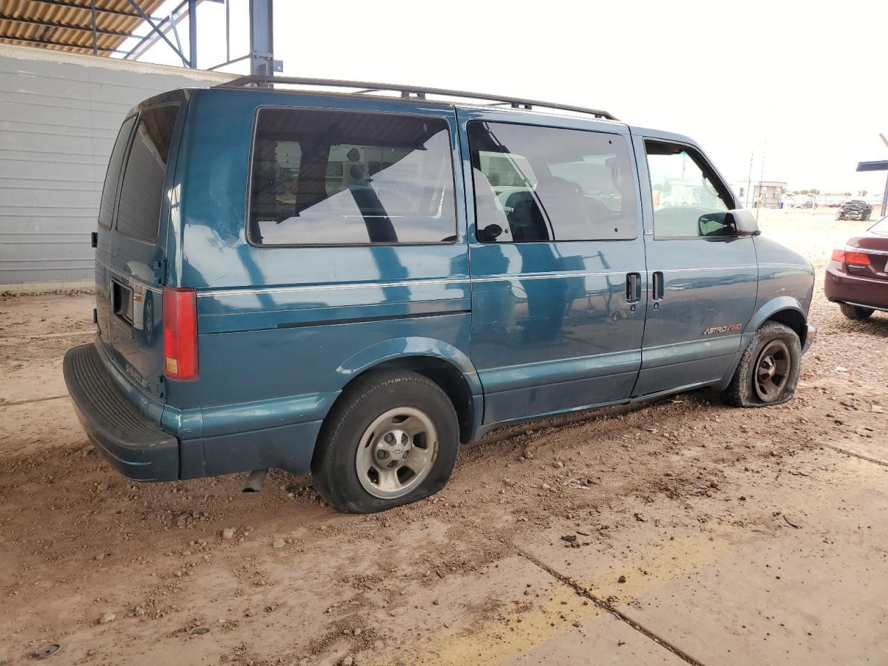 2002 Chevrolet Astro - Фото 3