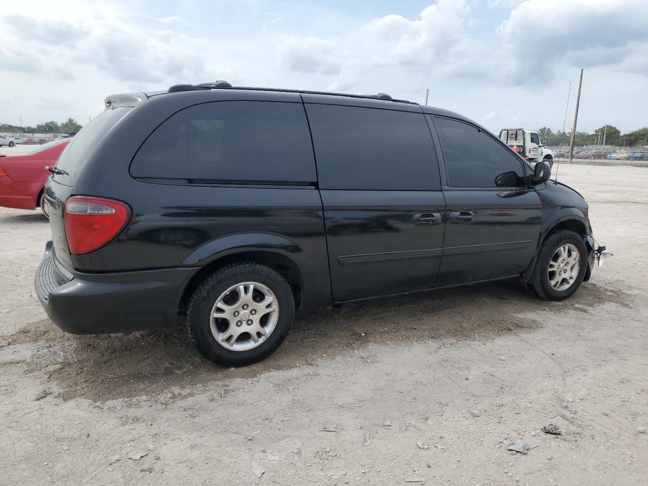 2004 Dodge Grand Caravan Sxt - Image 3