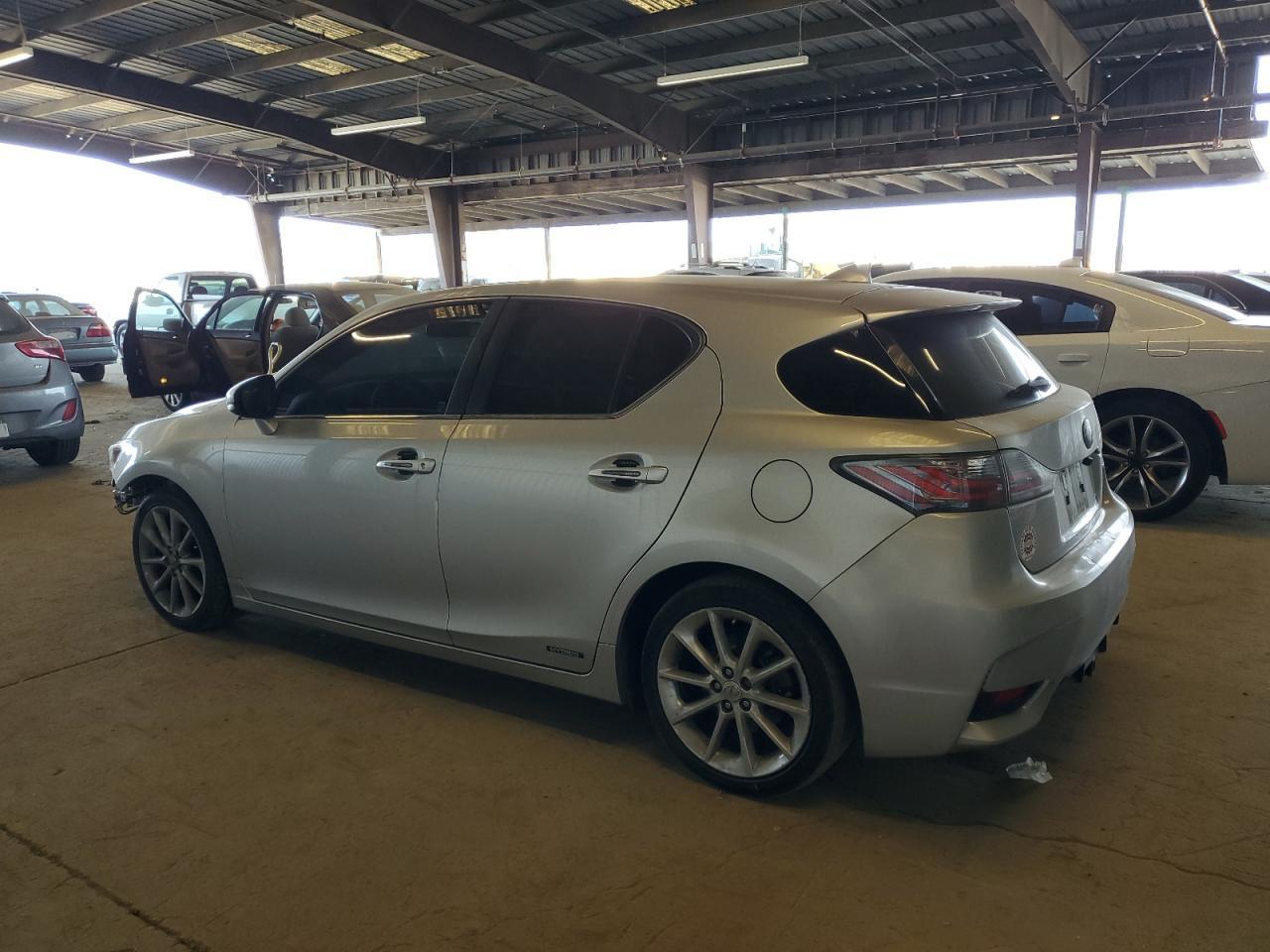 2014 Lexus Ct 200 - Image 2