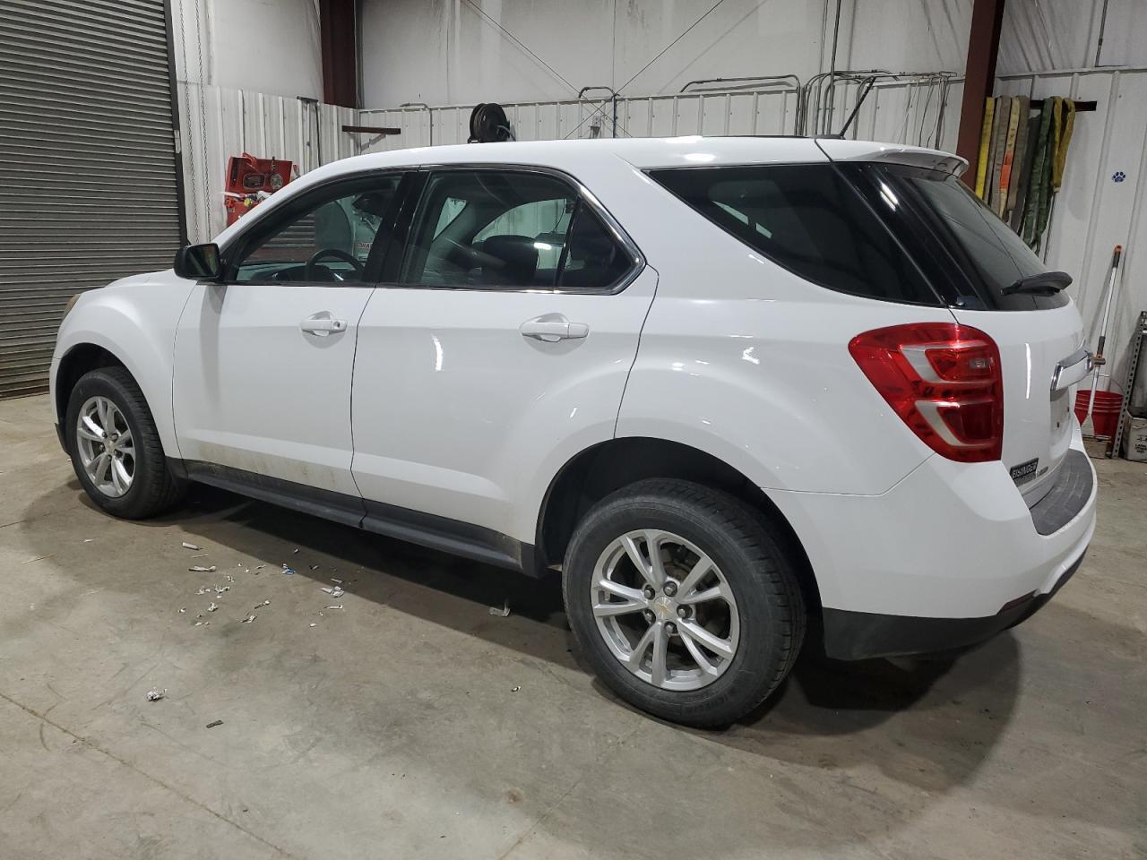 2017 Chevrolet Equinox Ls - Фото 2