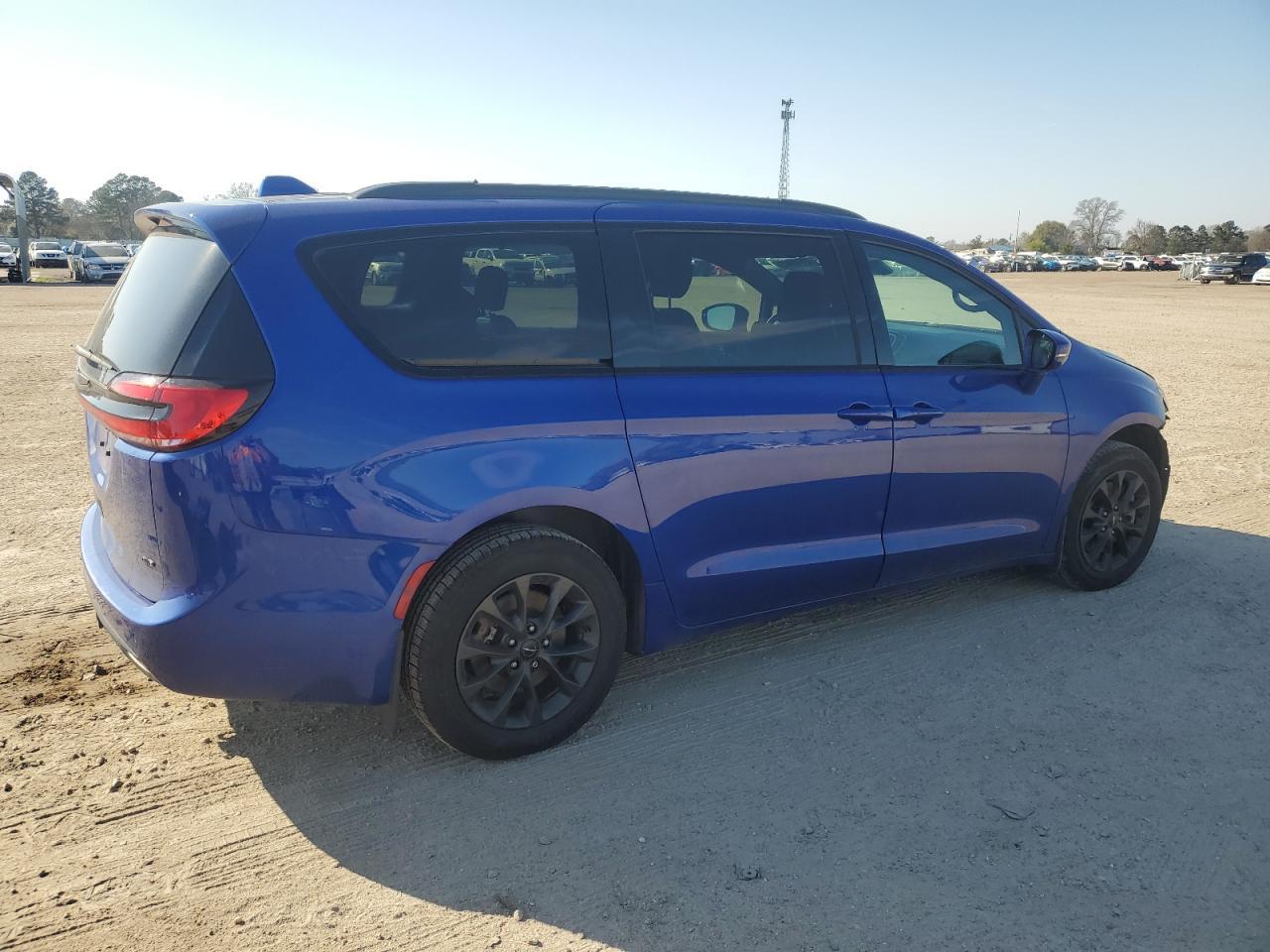 2021 Chrysler Pacifica Touring L - Фото 3