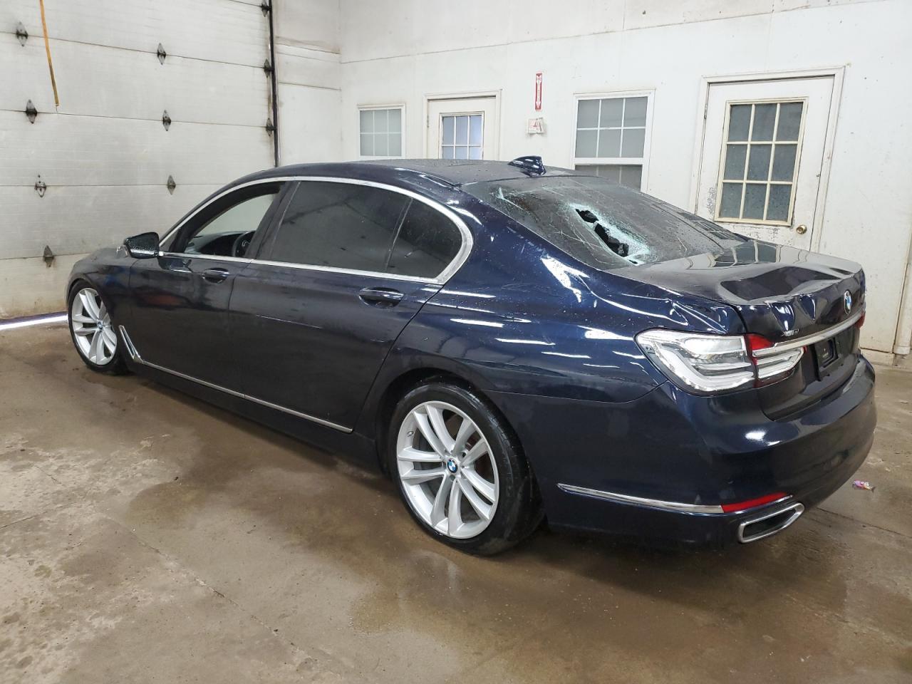 2018 BMW 750 Xi - Фото 2