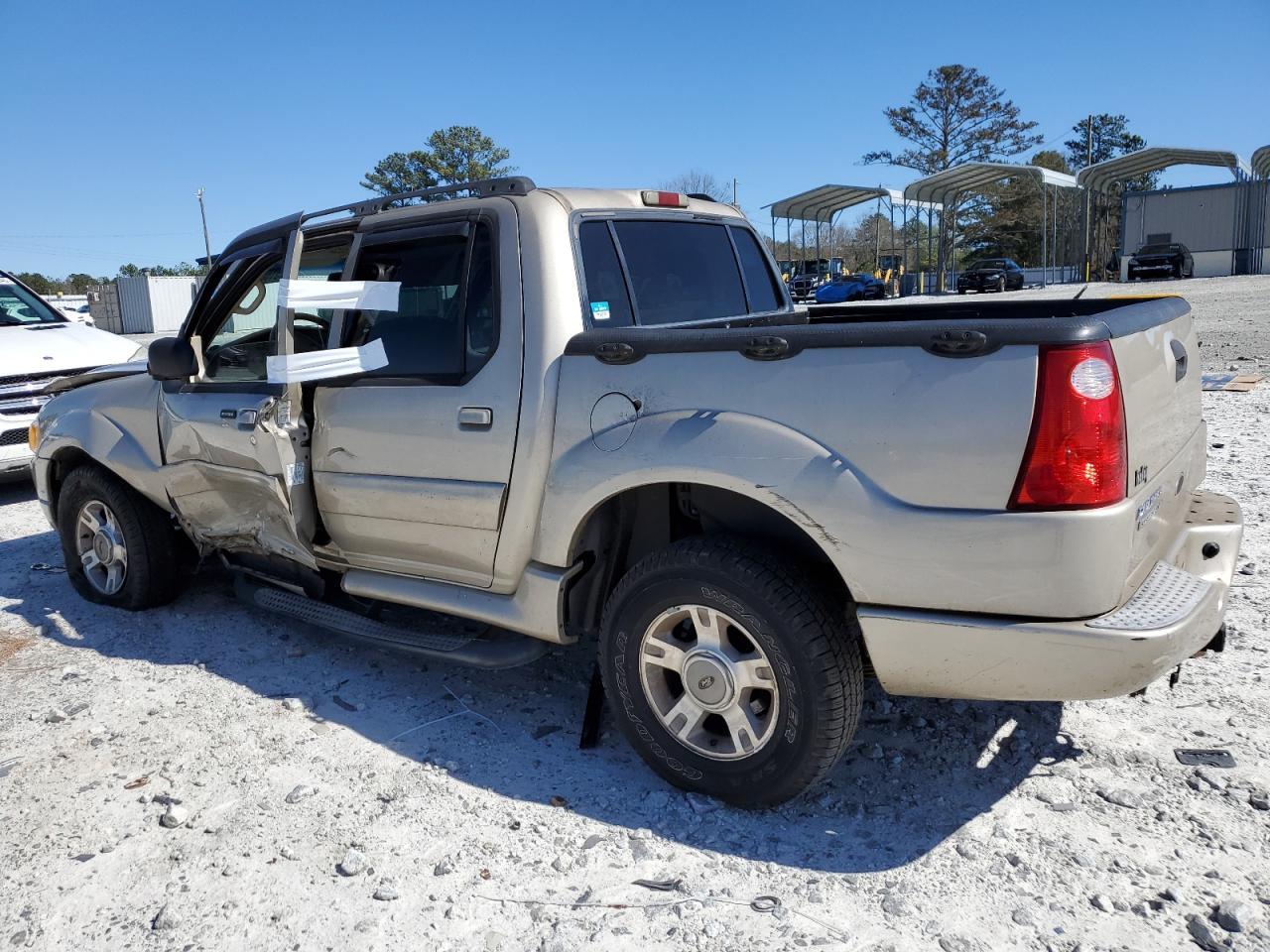 2004 Ford Explorer Sport Trac - Фото 2