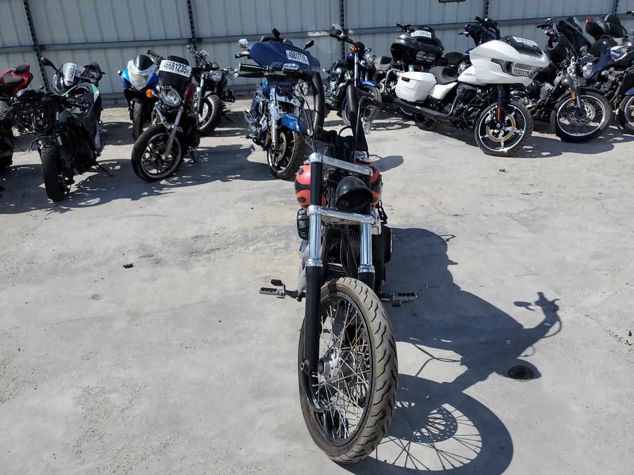 2011 Harley-Davidson Fxdwg - Фото 2