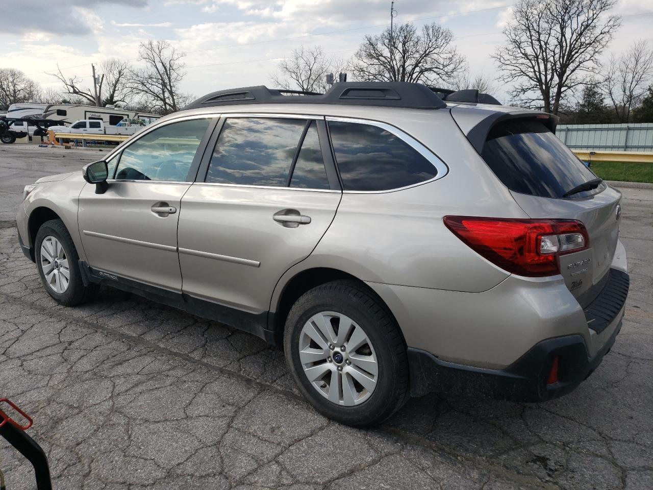 2018 Subaru Outback 2.5I Premium - Фото 2