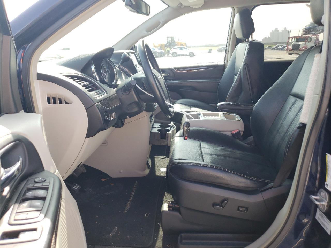 2015 Chrysler Town & Country Touring - Фото 7