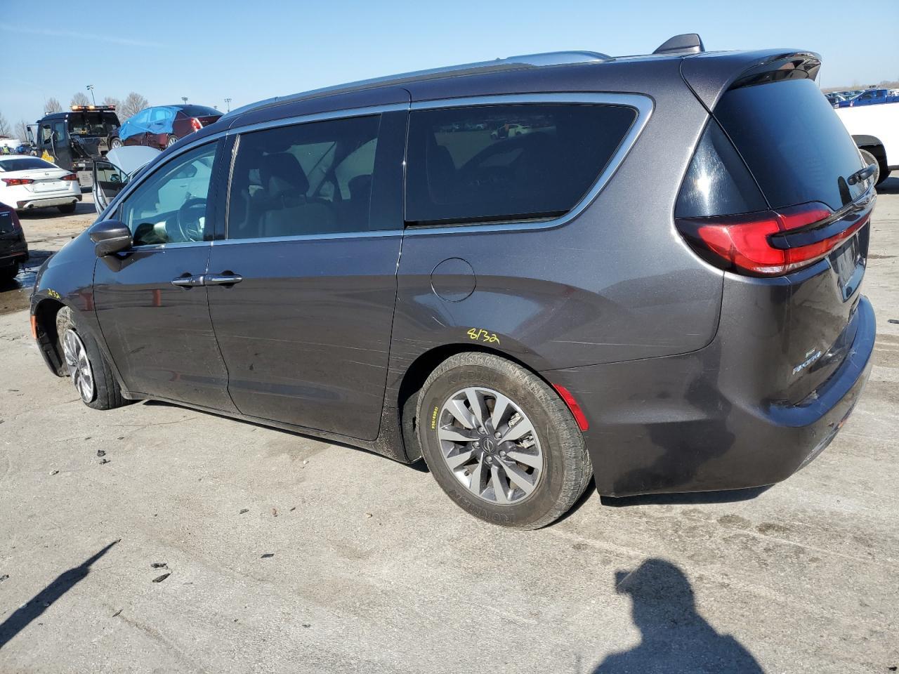 2021 Chrysler Pacifica Touring L - Фото 2