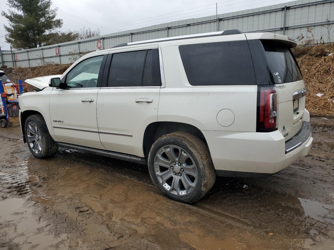2015 GMC Yukon Denali - Image 2