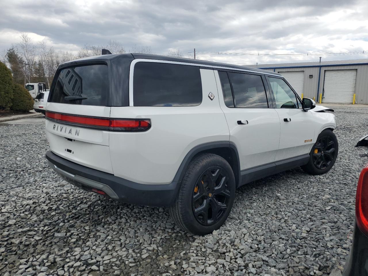 2023 Rivian R1S Launch Edition - Фото 3