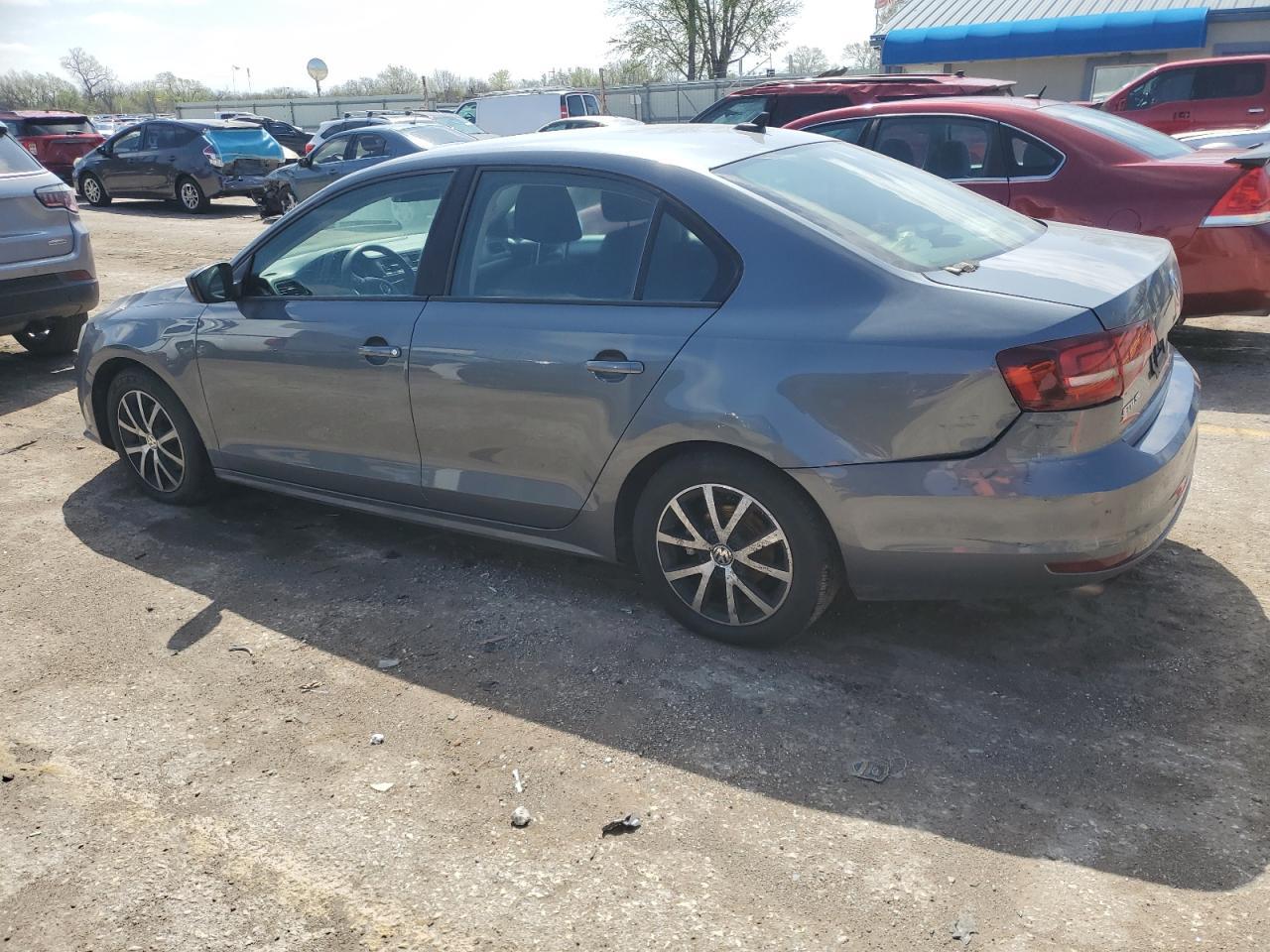 2016 Volkswagen Jetta Se - Image 2