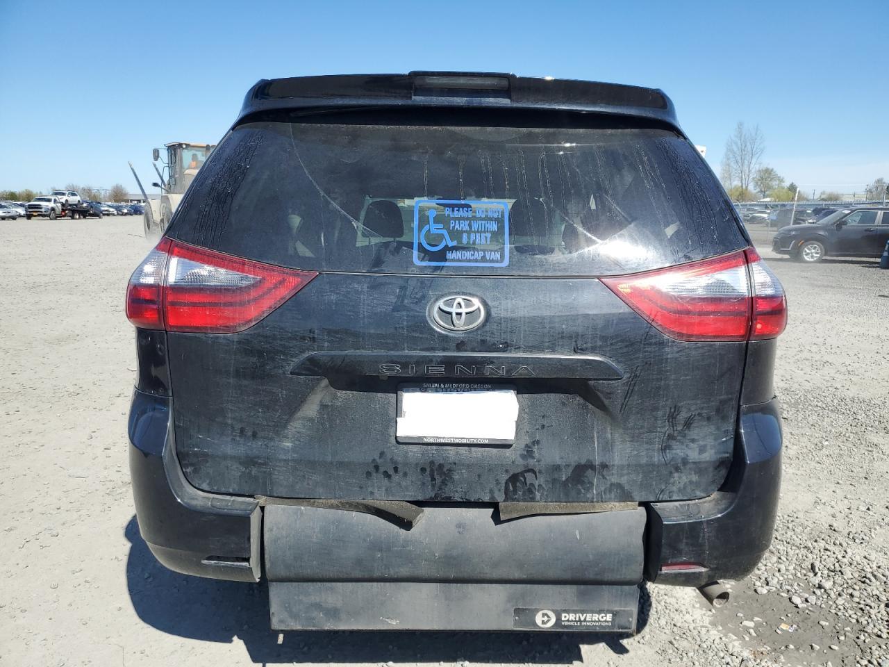 2020 Toyota Sienna L - Фото 6