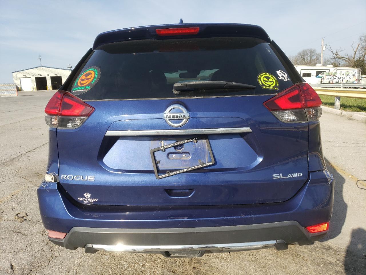 2017 Nissan Rogue Sv - Image 6