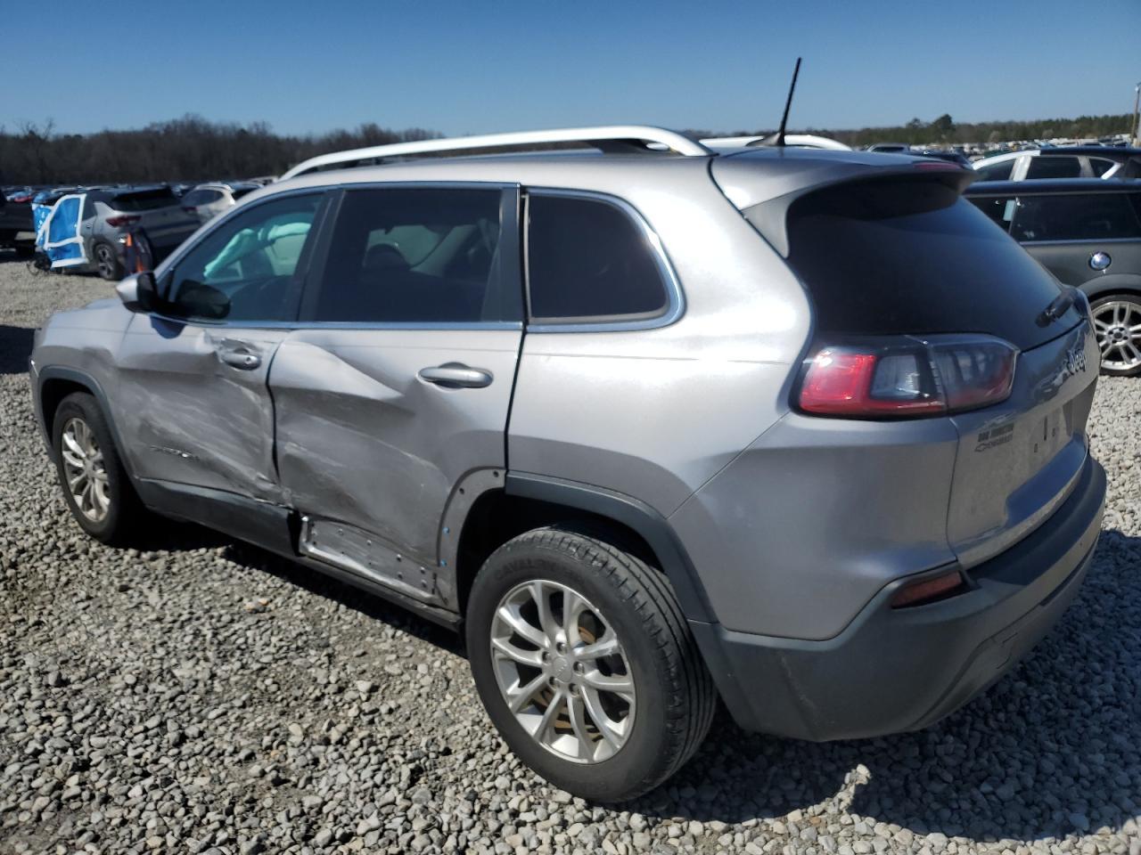 2019 Jeep Cherokee Latitude - Image 2