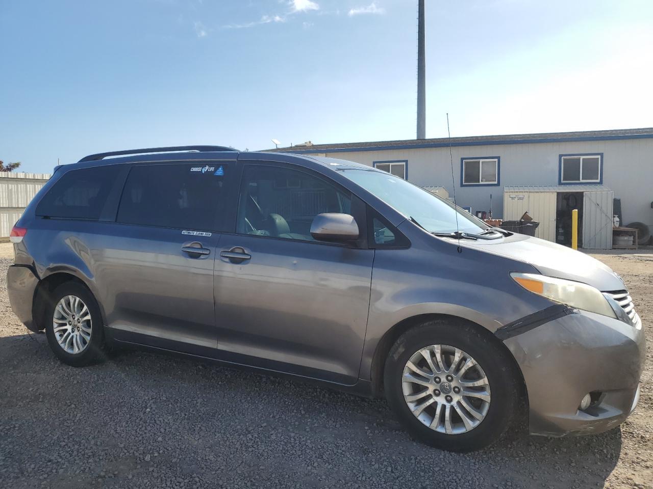 2012 Toyota Sienna Xle - Фото 4